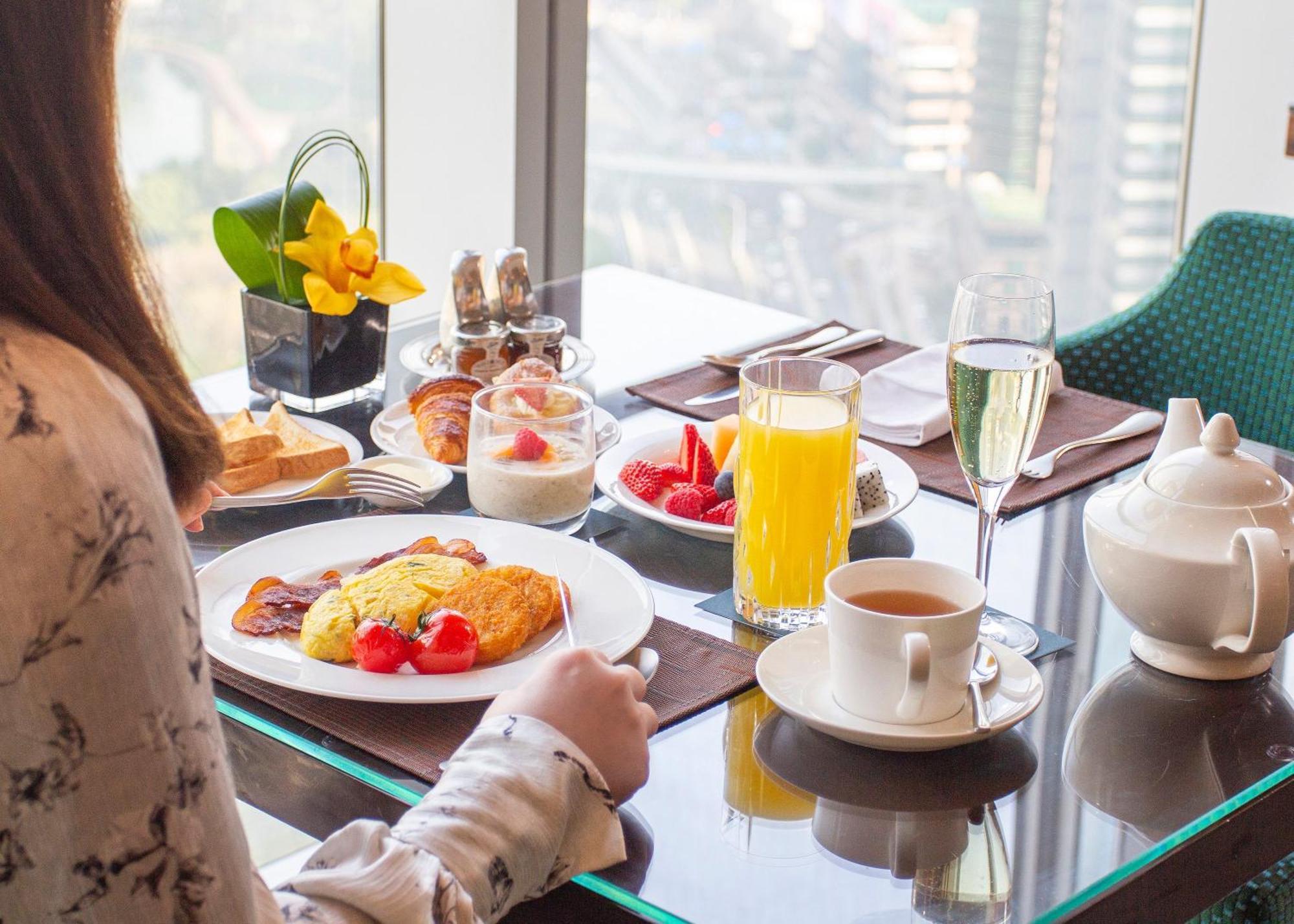 Regent Shanghai Pudong - Complimentary First Round Minibar Per Stay - Including A Bottle Of Wine Exterior photo