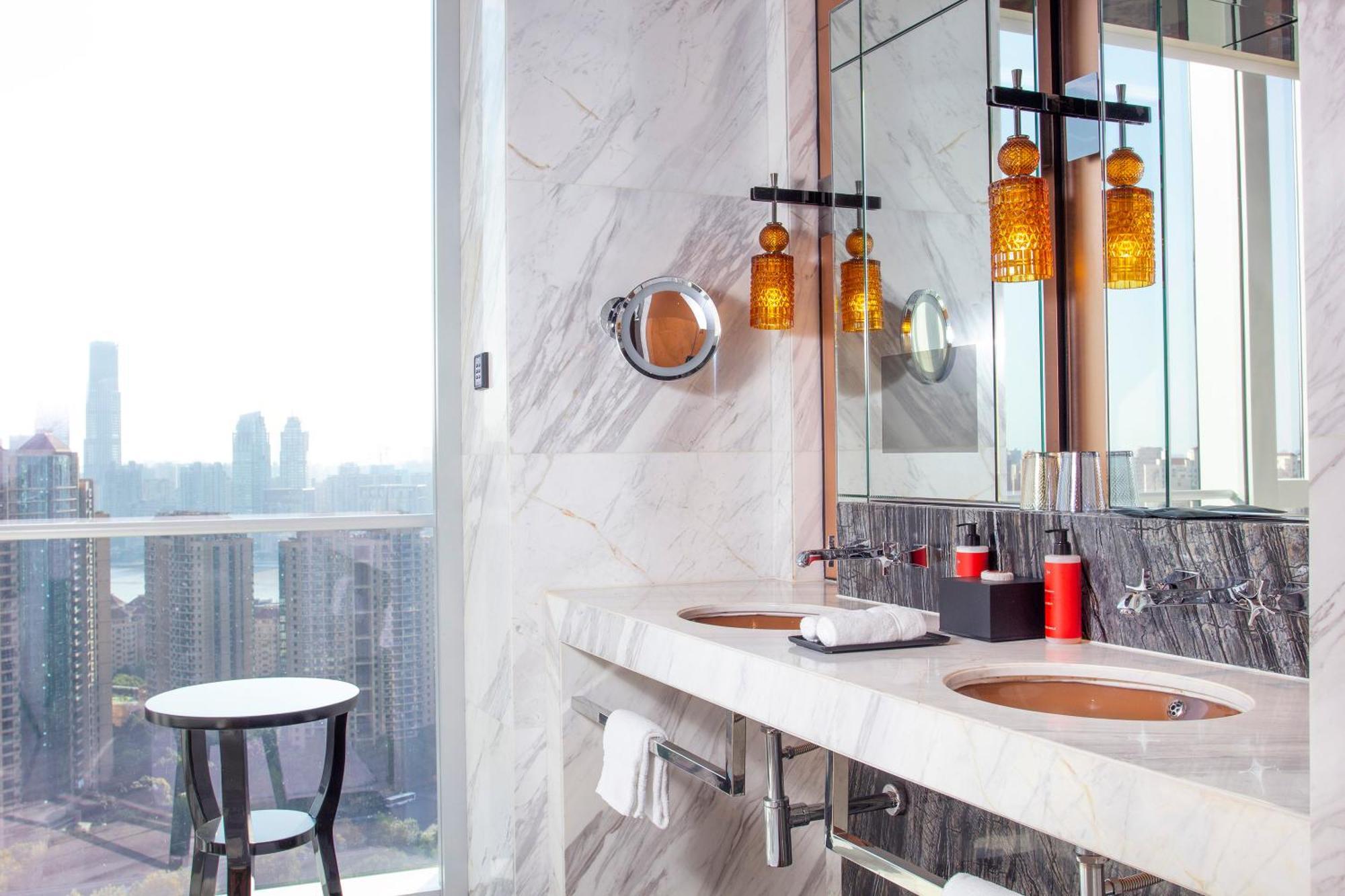 Regent Shanghai Pudong - Complimentary First Round Minibar Per Stay - Including A Bottle Of Wine Exterior photo